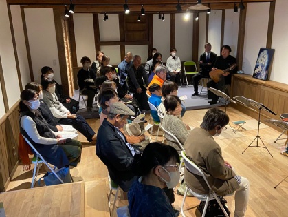 秋の呉服蔵コンサート演奏会の様子